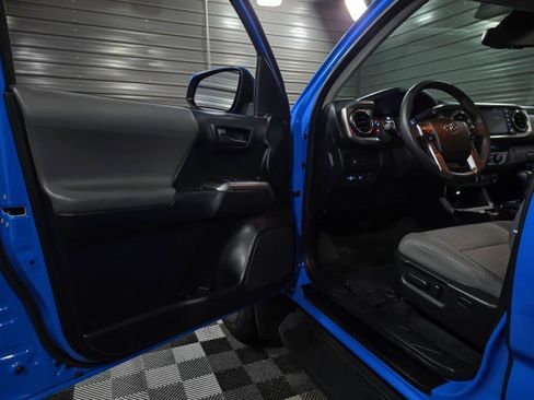 Used 2021 Toyota Tacoma SR5 w/ Blackout Package (TMS) image 31