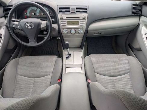 Used 2010 Toyota Camry LE FWD image 13