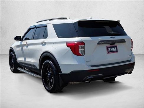 Used 2022 Ford Explorer XLT w/ Equipment Group 202A AWD/4WD image 8