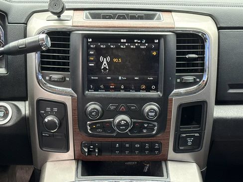 Used 2018 RAM 3500 Laramie w/ Convenience Group AWD/4WD image 7