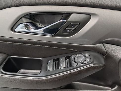Used 2023 Chevrolet Traverse LT w/ LT Premium Package image 17