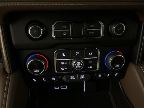 Used 2021 Chevrolet Tahoe High Country w/ Premium Package AWD/4WD image 14