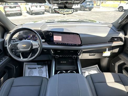 New 2026 Chevrolet Suburban Premier AWD/4WD image 10