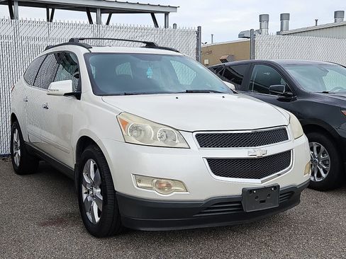 Used 2011 Chevrolet Traverse LT w/ All-Star Package FWD image 2