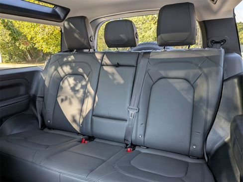 Used 2023 Land Rover Defender 90 S image 28