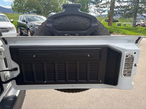 Used 2020 Jeep Wrangler Unlimited Sahara AWD/4WD image 17