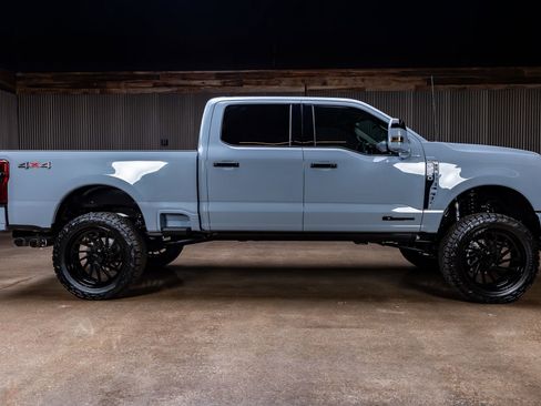 Used 2026 Ford F250 Platinum w/ Platinum Plus Package image 11