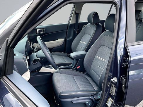 Used 2024 Hyundai Venue Limited FWD image 25