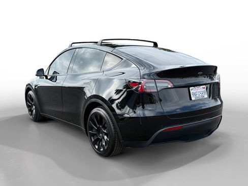 Used 2021 Tesla Model Y Long Range image 3