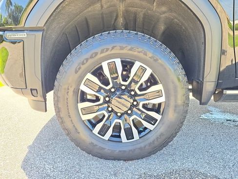 Certified 2025 GMC Sierra 2500 Denali Ultimate AWD/4WD image 6