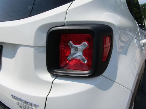 Used 2022 Jeep Renegade Sport w/ Sport Appearance Group AWD/4WD image 9