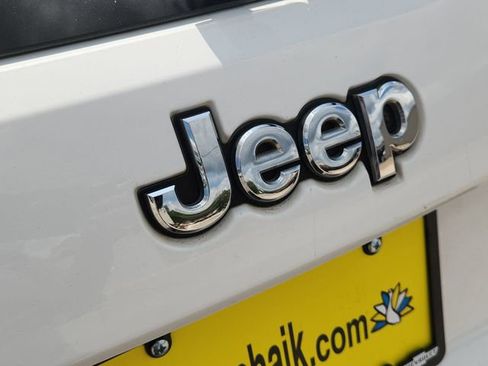 Used 2018 Jeep Grand Cherokee Laredo RWD image 29