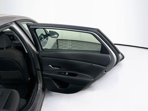 Used 2025 Hyundai Elantra SEL FWD image 30