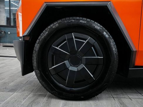 Used 2024 Tesla Cybertruck AWD Crew Cab image 9