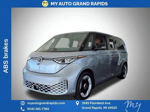Used 2025 Volkswagen ID. Buzz Pro S RWD image 6