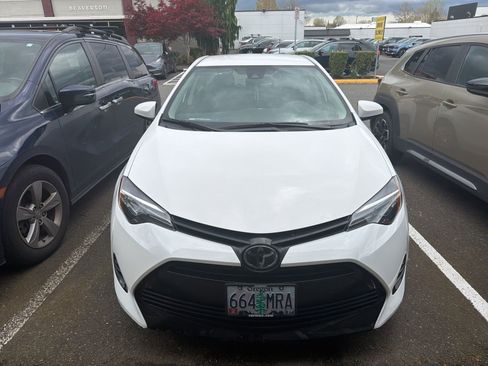 Used 2019 Toyota Corolla LE image 2