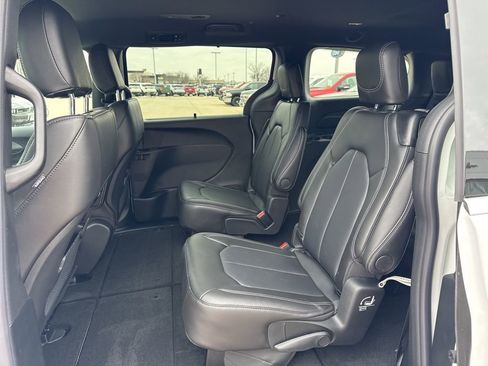 New 2026 Chrysler Pacifica Select image 22