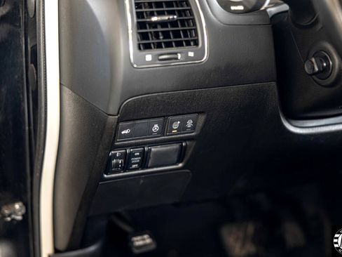 Used 2019 Nissan Armada Platinum w/ Captain's Chairs Package image 23