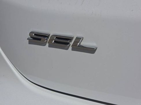 Certified 2024 Ford Edge SEL w/ Convenience Package AWD/4WD image 7