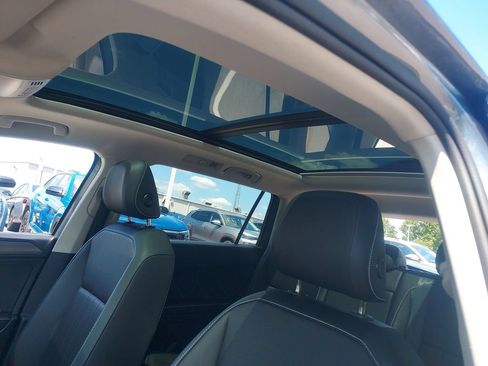 Used 2023 Volkswagen Tiguan SE w/ Panoramic Sunroof Package FWD image 26