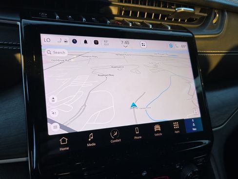 Used 2025 Jeep Grand Cherokee Limited image 24