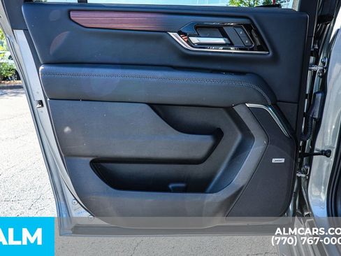 Used 2025 GMC Yukon XL Denali AWD/4WD image 50