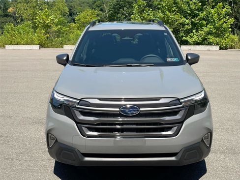 Used 2025 Subaru Forester Premium AWD/4WD image 6