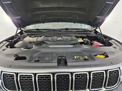 Certified 2024 Jeep Wagoneer Series II w/ Flexible Seating Group AWD/4WD image 39