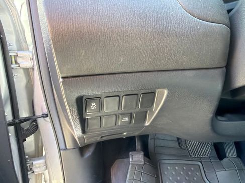 Used 2017 Nissan Pathfinder SV AWD/4WD image 16