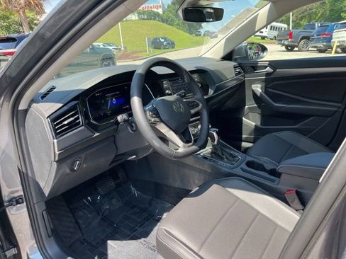 Used 2024 Volkswagen Jetta SE FWD image 6