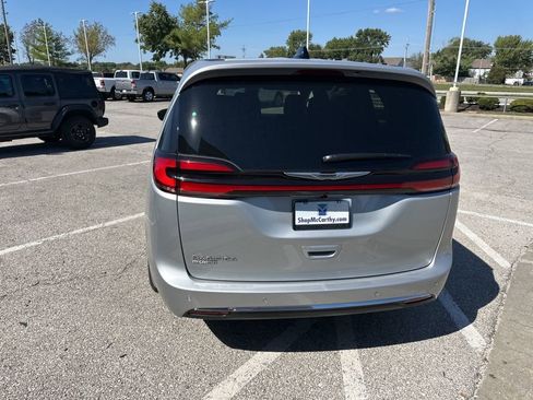 New 2026 Chrysler Pacifica Select image 25