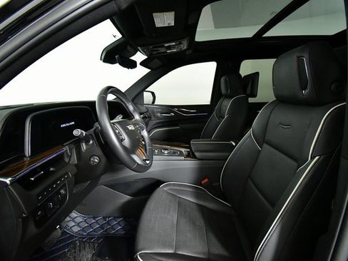 Used 2024 Cadillac Escalade ESV Premium Luxury w/ Performance Package image 11