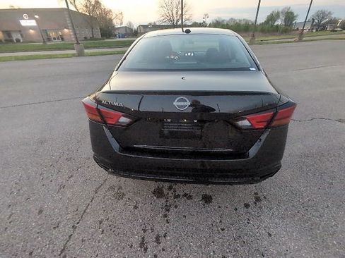 Used 2025 Nissan Altima 2.5 SV image 6