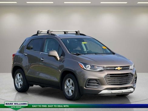 Used 2020 Chevrolet Trax LT w/ Sun & Sound Package FWD image 1