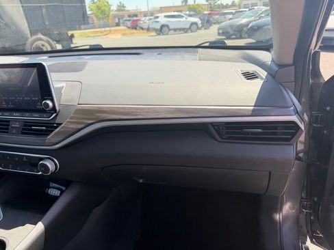 Used 2025 Nissan Altima 2.5 SV image 31