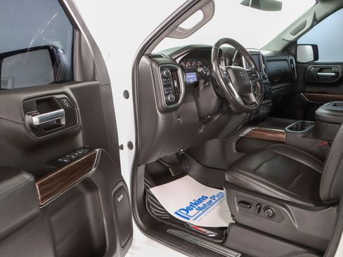 Used 2021 Chevrolet Silverado 1500 LT Trail Boss w/ Convenience Package II image 3