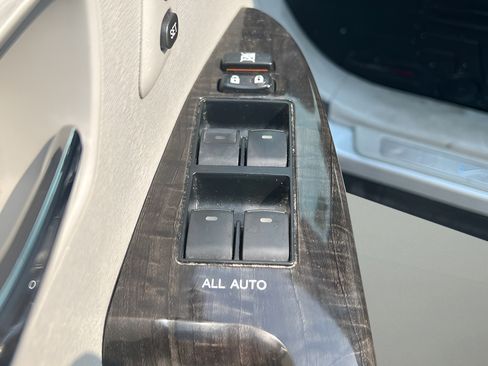 Used 2013 Toyota Venza XLE w/ XLE Premium Pkg FWD image 13