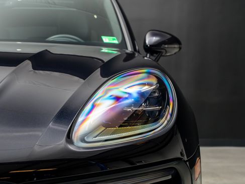 Certified 2025 Porsche Macan AWD/4WD image 11