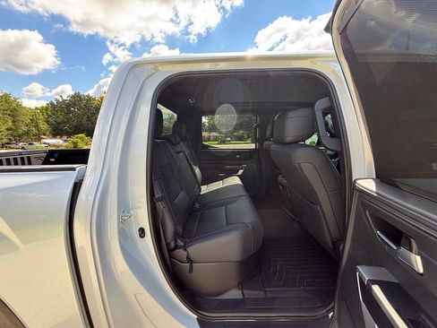 Used 2025 Toyota Tundra Platinum AWD/4WD image 17