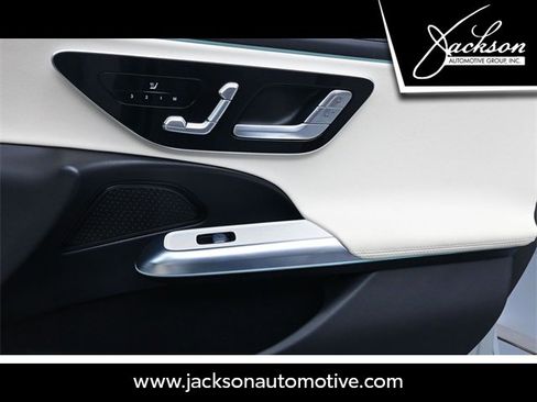 Used 2025 Mercedes-Benz E 350 Sedan image 31