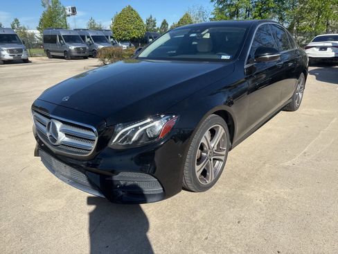 Used 2018 Mercedes-Benz E 300 image 8
