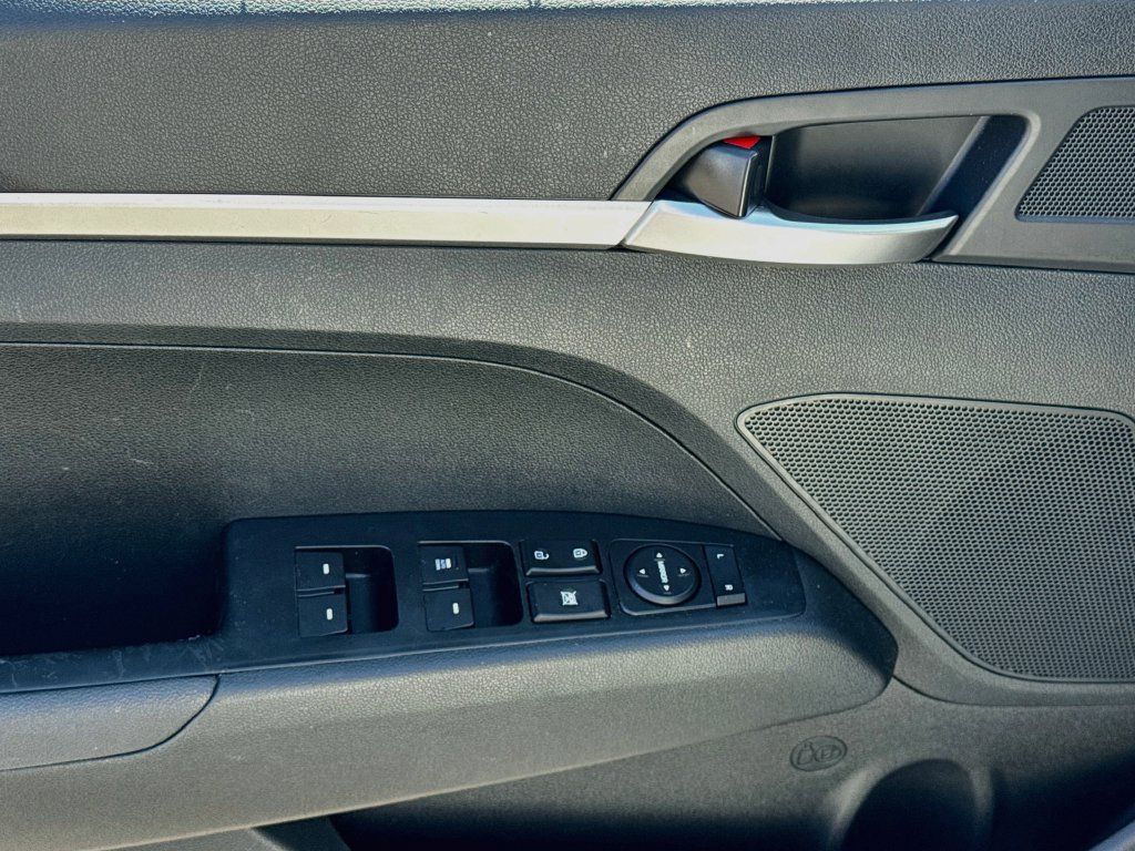 Used 2020 Hyundai Elantra SE w/ Cargo Package (C1) FWD image 23