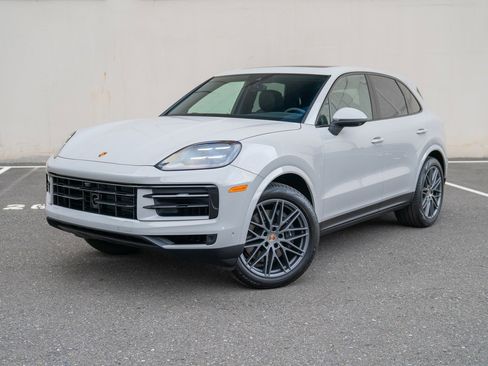 Certified 2026 Porsche Cayenne AWD/4WD image 1