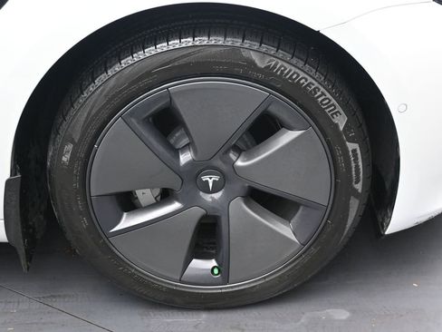 Used 2022 Tesla Model 3 Long Range AWD/4WD image 36