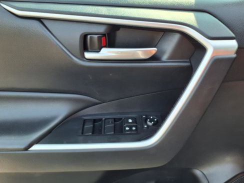 Used 2019 Toyota RAV4 XLE w/ Convenience Package image 16