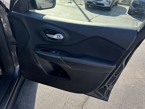 Used 2015 Jeep Cherokee Latitude w/ Comfort/Convenience Group image 16