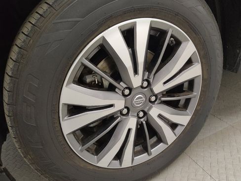 Used 2018 Nissan Pathfinder SV AWD/4WD image 31