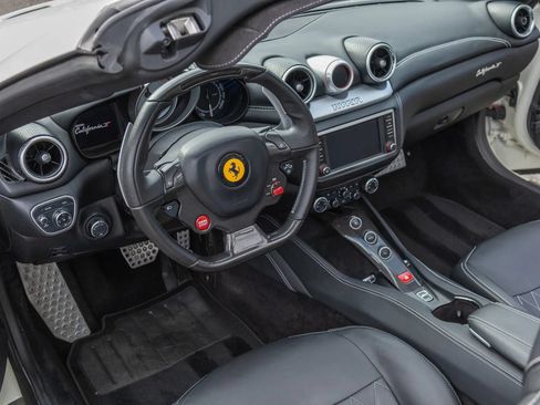 Used 2016 Ferrari California T RWD image 66