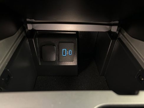 Certified 2021 Ford Explorer XLT w/ Equipment Group 202A image 15