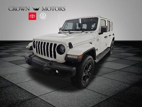Used 2020 Jeep Wrangler Unlimited Sahara AWD/4WD image 3